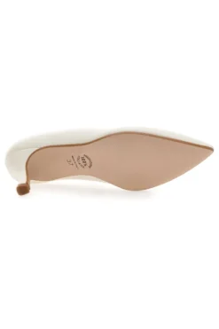 Décolleté color panna con tacco basso e punta affusolata Pittarello vera 6043