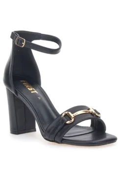Die ersten 1802-Sandalen mit Absatz in Schwarz