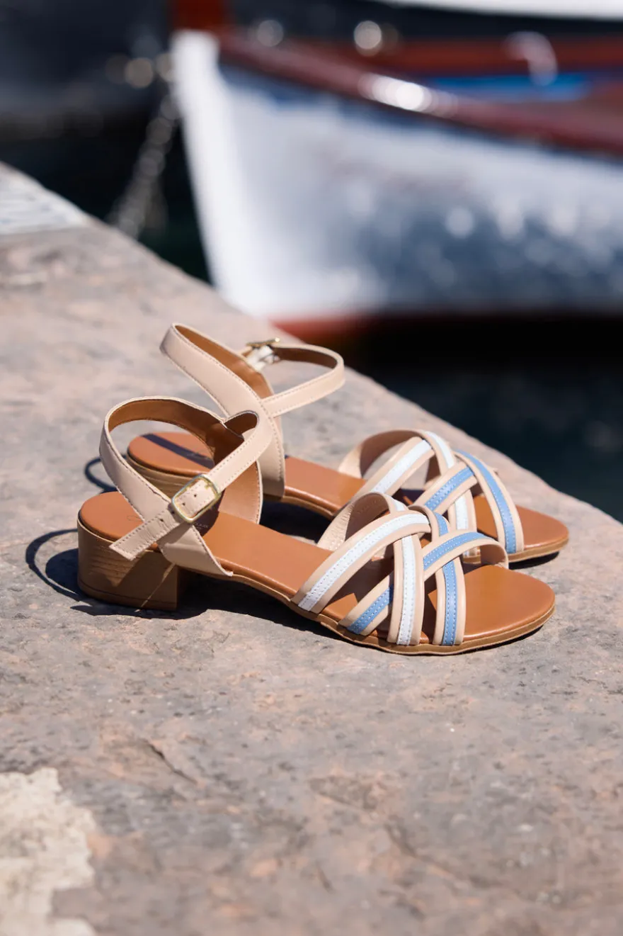 Sandali beige in pelle con tacco basso e listini Pittarello look 243110