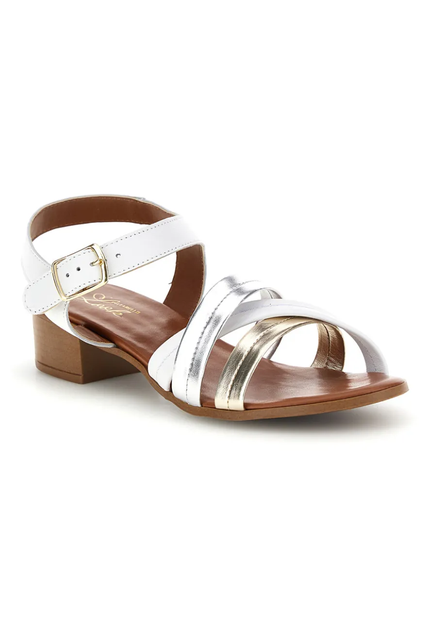Sandali bianchi e argento in pelle con fasce incrociate Pittarello look 243205