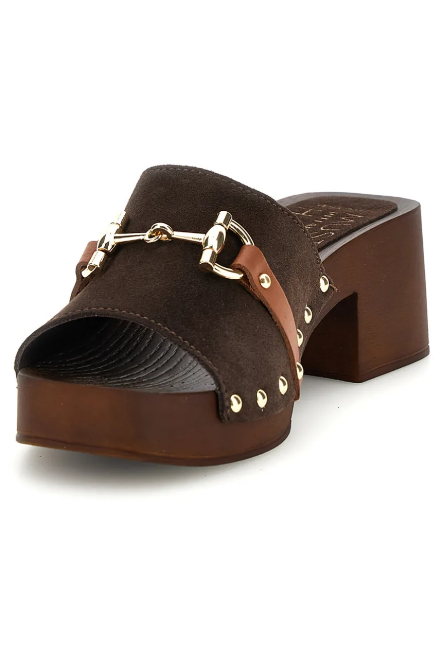 Sandalo marrone in pelle con tacco e borchie Pittarello Must Have 11938