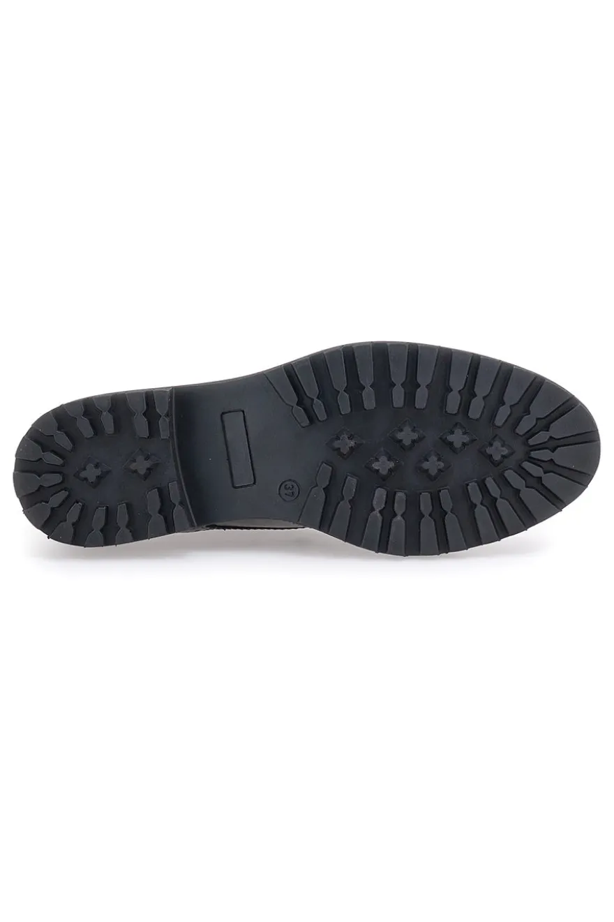 Schnürschuhe im englischen Stil mit Schnürsenkeln PLOCADI 1555
