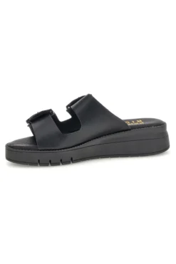 Schwarzer Slipper mit doppeltem Riemen und Schnallen Prima riga V113