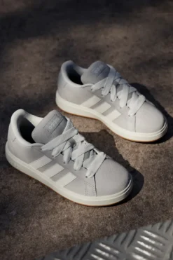 Schwarze Sneakers mit weißen Details Adidas VL Court 3.0