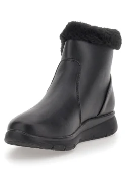 Schwarze Stiefeletten mit Reißverschluss im Café kosten 4195