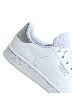 Sneakers bianche con dettaglio argento in materiale riciclato Adidas Urban Court