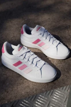 Sneakers bianche con strisce rosa sfumate in materiale sintetico Adidas Grand Court 3.0 J