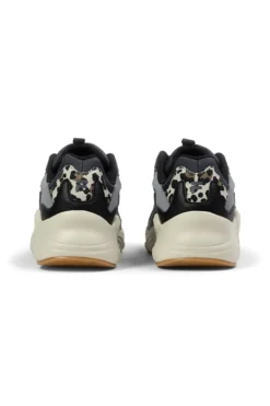 Sneakers nere con dettagli animalier e suola chunky Fila FFW0194