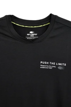 T-shirt nera a maniche corte con stampa frontale No limits MATS026S26